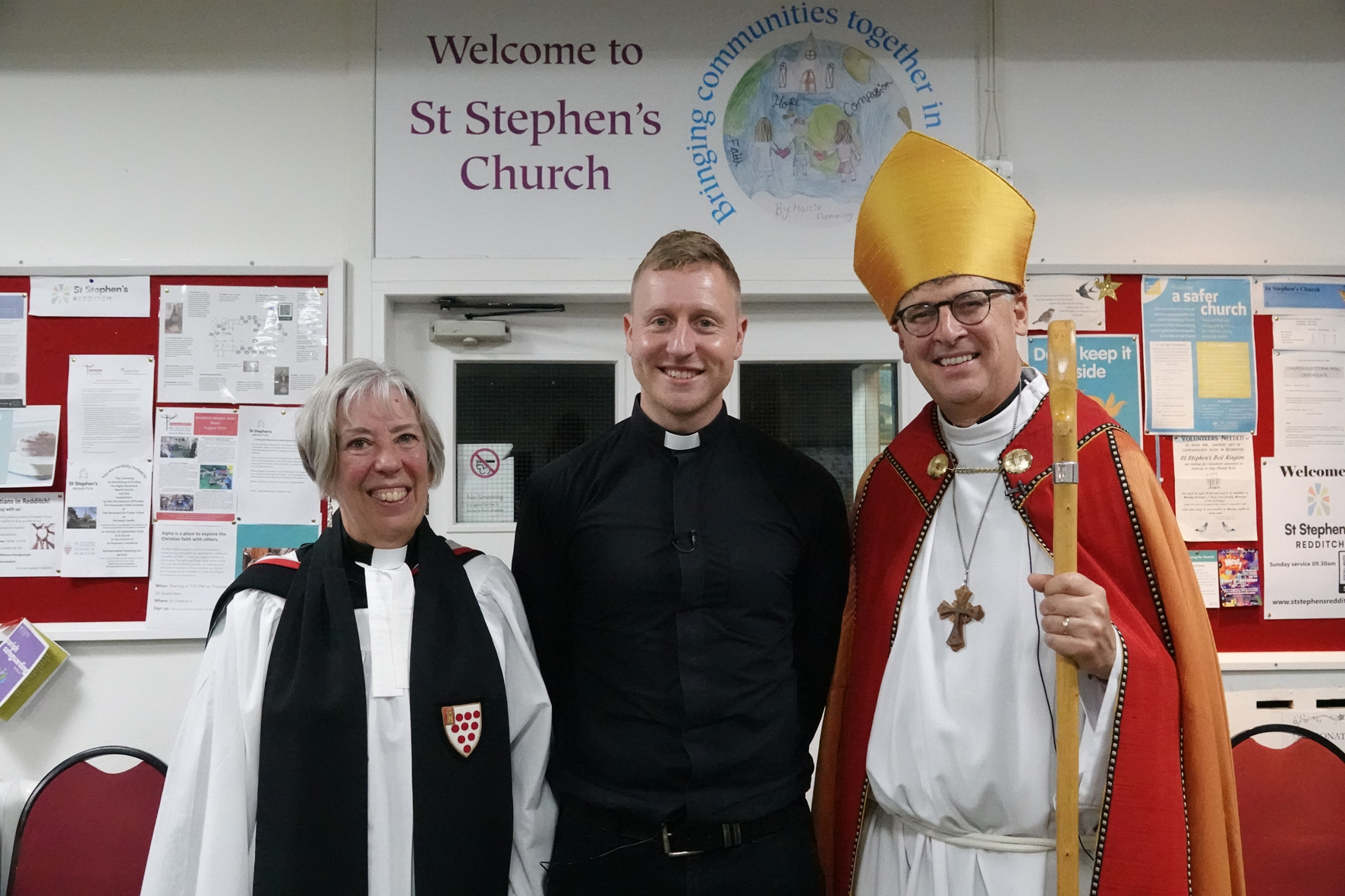 Nikki Groarke, Fraser Oates and Bishop Martin in front of a welcome to St Stephen's sign