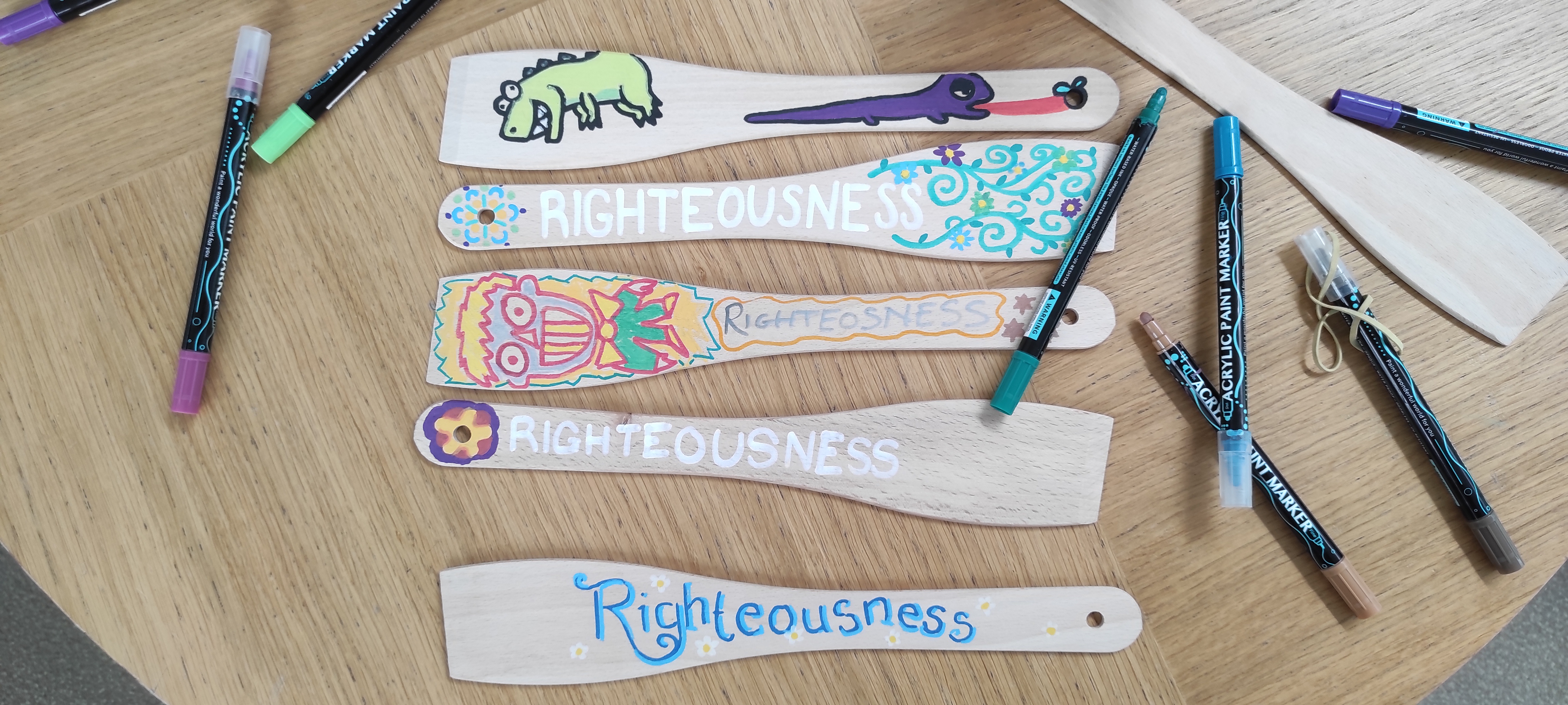 Spatulas decorated at Pathfinders group