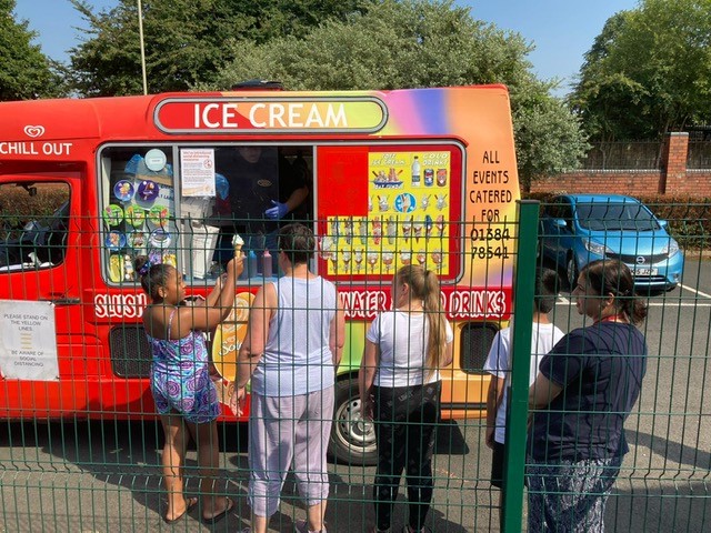 Pupils at Jessons getting ice cream